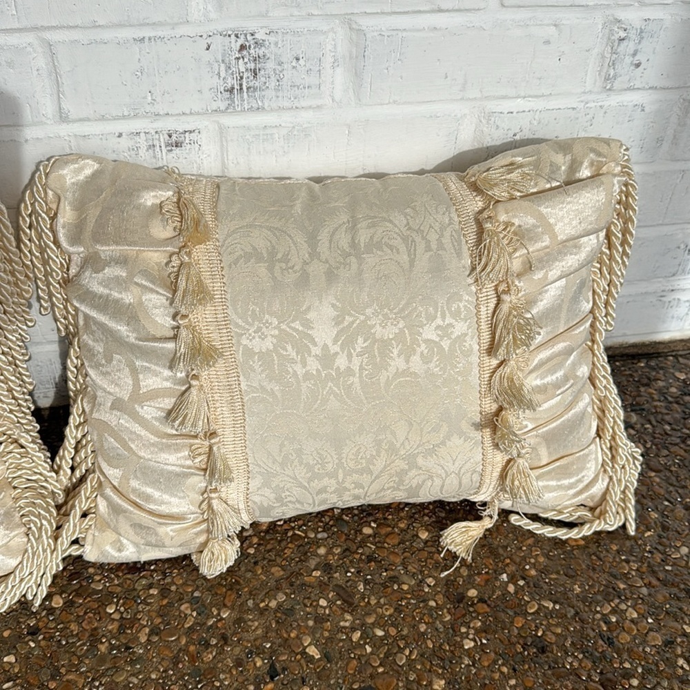 CAMELOT~FRINGED~RECTANGLE~VERY NICE~WELL MADE~THROW PILLOW~W/TWISTED ROPE~BR